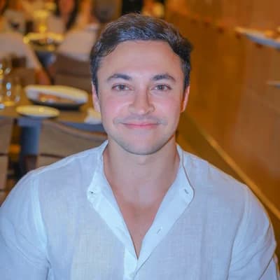 Dr/a. Carlos González